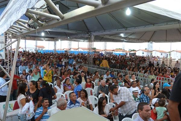 Prefeito de Cocal entrega oficio a Presidente Dilma durante solenidade em Parnaíba - Imagem 12