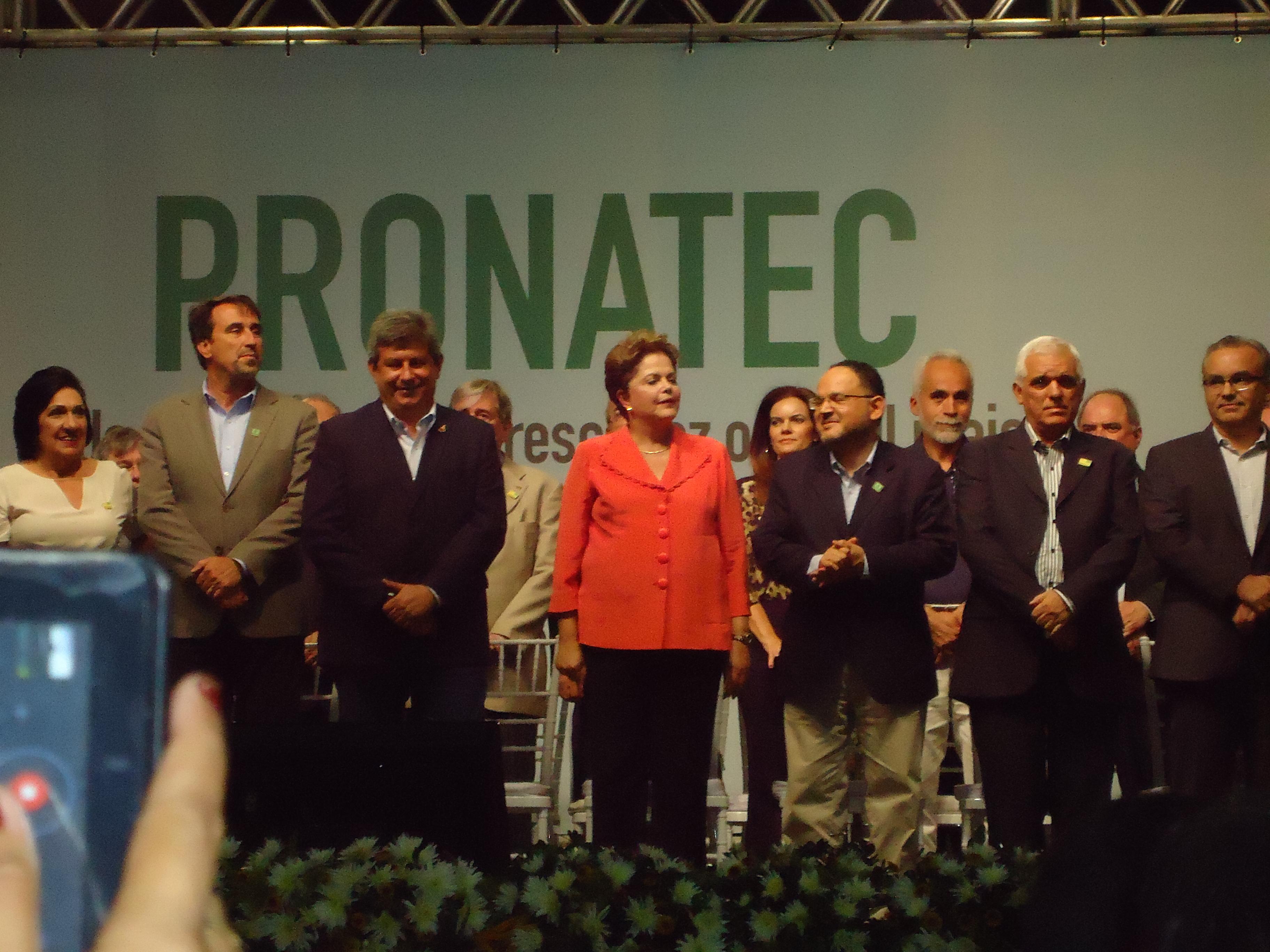 PRONATEC: Alunos de Angical participam de solenidade de entrega de certificados em Teresina