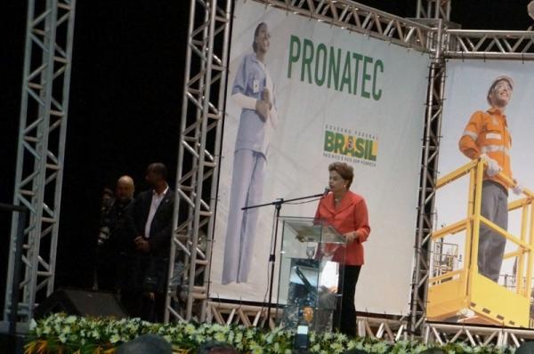 Alunos do PRONATEC recebem certificados em solenidade com a presidente Dilma - Imagem 13