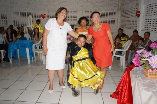 APAE realiza homenagem para as mães de alunos  - Imagem 12