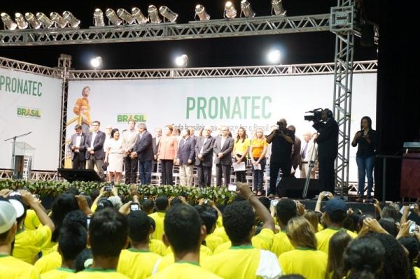 Alunos do PRONATEC recebem certificados em solenidade com a presidente Dilma - Imagem 11