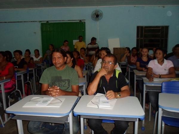 Secretaria de Educação  realiza reunião com os monitores e diretores do Mais Educação - Imagem 2