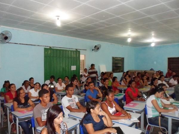 Secretaria de Educação  realiza reunião com os monitores e diretores do Mais Educação