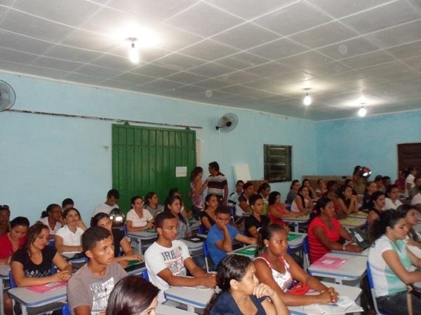 Secretaria de Educação  realiza reunião com os monitores e diretores do Mais Educação - Imagem 6