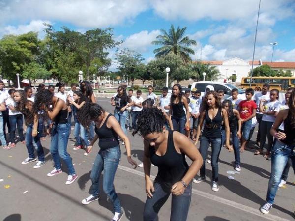 Passeata marcou o Dia Nacional de combate ao Abuso e à Exploração Sexual de Crianças e Adolescentes em Batalhaâ€ - Imagem 2
