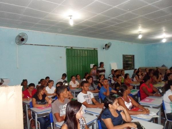 Secretaria de Educação  realiza reunião com os monitores e diretores do Mais Educação - Imagem 9