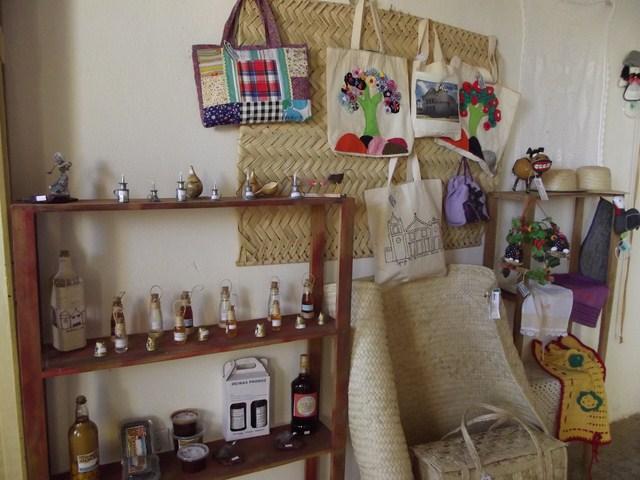 Artesãos participam de workshop para discutir produção de produtos com a “Cara de Oeiras”