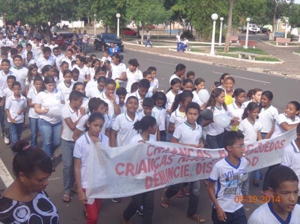 Passeata marcou o Dia Nacional de combate ao Abuso e à Exploração Sexual de Crianças e Adolescentes em Batalhaâ€ - Imagem 22