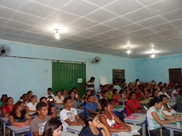 Secretaria de Educação  realiza reunião com os monitores e diretores do Mais Educação - Imagem 3