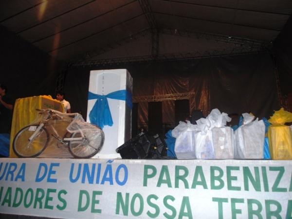 Festa do Trabalhador reúne multidão na Praça da Igreja Matriz - Imagem 5