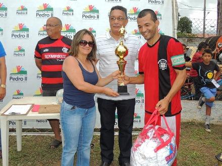 Neuma Café anuncia reforma do estádio municipal