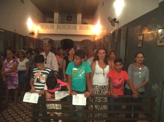 Igreja lotada na penúltima noite de festejo de São Félix de Cantalice - Imagem 9