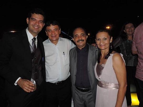 Casamento de Evandro Abreu  é festejado  em grande estilo                       - Imagem 1