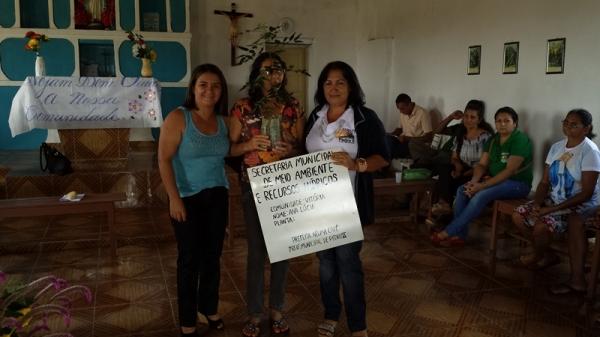 Prefeitura distribui mudas nativas na comunidade Vitória - Imagem 2