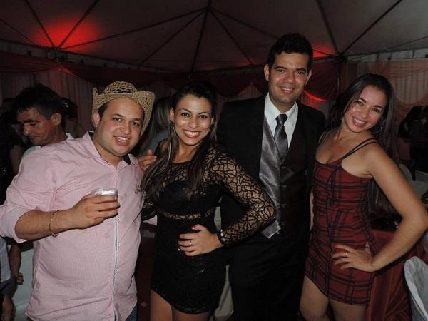 Casamento de Evandro Abreu  é festejado  em grande estilo                       - Imagem 3