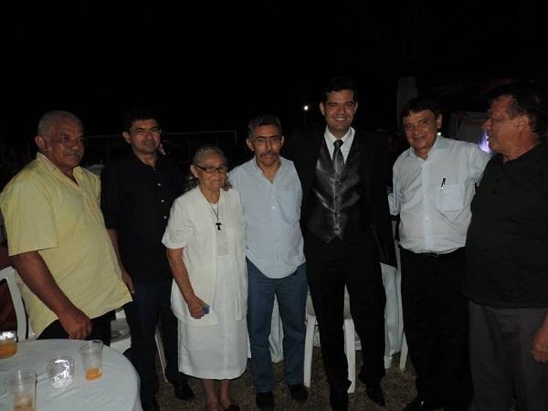 Casamento de Evandro Abreu  é festejado  em grande estilo                       - Imagem 5