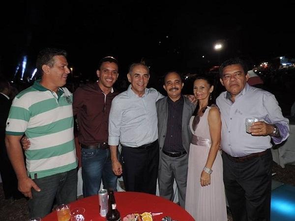 Casamento de Evandro Abreu  é festejado  em grande estilo                       - Imagem 2