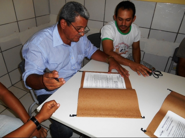 Prefeito Zé Resende visita local de mais um ginásio e assina ordem de serviço - Imagem 6