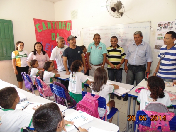 Prefeito Zé Resende visita local de mais um ginásio e assina ordem de serviço - Imagem 8