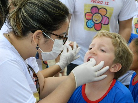 Programa da SMS cuida da saúde bucal de estudantes