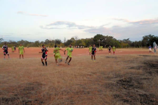 A BOLA ROLA NOS CAMPOS DE CURRAIS - Imagem 5