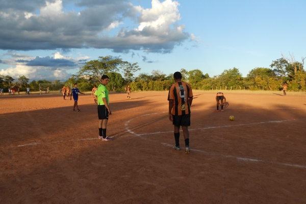A BOLA ROLA NOS CAMPOS DE CURRAIS - Imagem 1