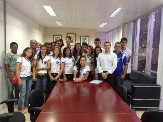 Alunos da Escola Estadual Monsenhor Boson - Reivindicam reforma da escola na SEDUC - PI - Imagem 1