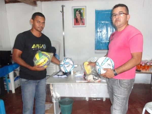 SEMEC faz entrega de material esportivo às escolas municipais  - Imagem 3