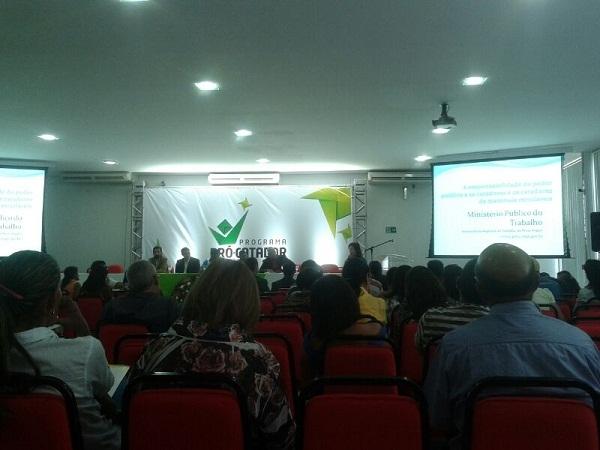 Chefe de gabinete, Lívia Queiroz, participa de encontro em Teresina do Programa Pró-Catador - Imagem 1