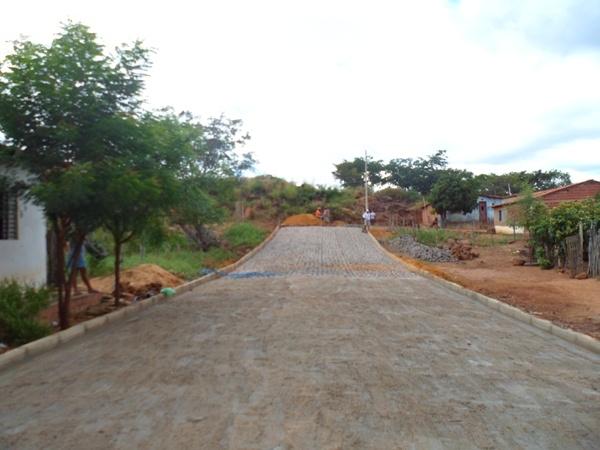 Prefeitura Conclui o Calçamento da Rua Pimentel Beleza no Bairro Lavanderia - Imagem 3