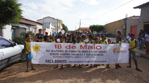 CAMINHADA  para comemorar o dia 18 de maio 