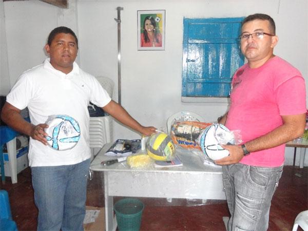 SEMEC faz entrega de material esportivo às escolas municipais  - Imagem 4