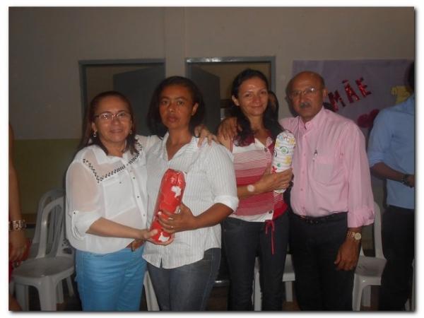 SEMTAC realiza jantar para as Mães do Centro de Convivência - Imagem 38