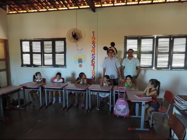 A SEMEC em parceria com a prefeitura Municipal de Barra D’Alcântara iniciaram a entrega de fardamentos escolares para os alunos da rede publica - Imagem 12