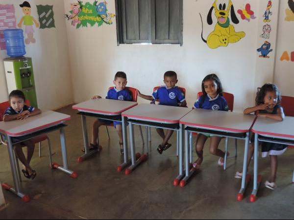A SEMEC em parceria com a prefeitura Municipal de Barra D’Alcântara iniciaram a entrega de fardamentos escolares para os alunos da rede publica - Imagem 6
