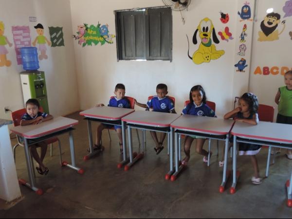A SEMEC em parceria com a prefeitura Municipal de Barra D’Alcântara iniciaram a entrega de fardamentos escolares para os alunos da rede publica - Imagem 7