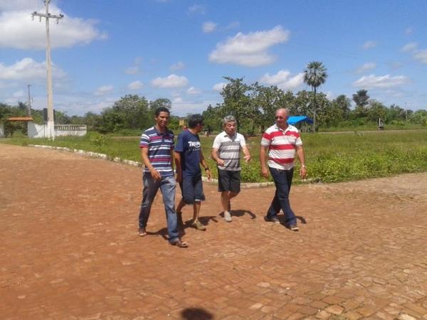 Prefeito Edílson Capote realiza visitas nos bairros de Barras - Imagem 4