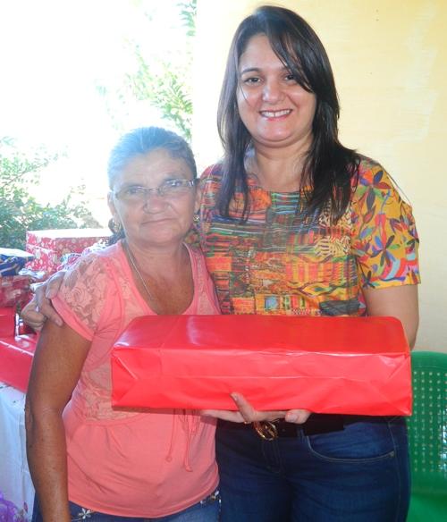 Comunidade Data Veados realizou festa em homenagem ao Dia das Maes - Imagem 14