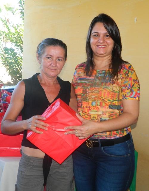 Comunidade Data Veados realizou festa em homenagem ao Dia das Maes - Imagem 9