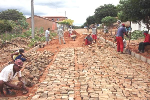 Prefeitura de Santa Rosa realiza obra de calçamento no Bairro Tanque