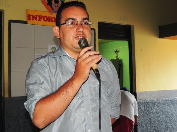 Pais e alunos de escola municipal recebem palestra sobre drogas - Imagem 2