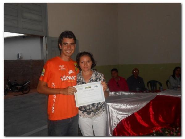 Solenidade de entrega de Certificados dos cursos de Auxiliar de Recursos Humanos, Vendedor, Manicure Pedicure e Salgadeiro  - Imagem 36