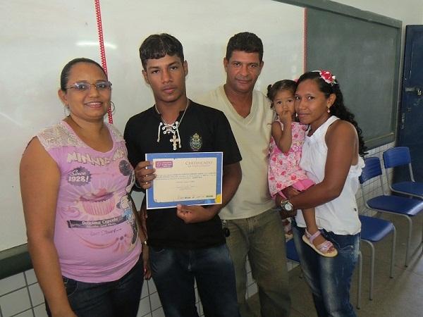 Escola da Rede Estadual de Ensino realiza entrega de Certificados - Imagem 4