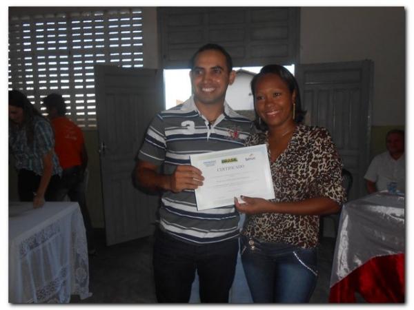 Solenidade de entrega de Certificados dos cursos de Auxiliar de Recursos Humanos, Vendedor, Manicure Pedicure e Salgadeiro  - Imagem 22