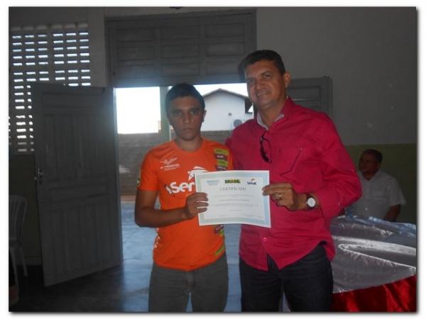 Solenidade de entrega de Certificados dos cursos de Auxiliar de Recursos Humanos, Vendedor, Manicure Pedicure e Salgadeiro  - Imagem 19