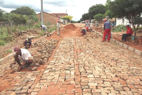 Prefeitura de Santa Rosa realiza obra de calçamento no Bairro Tanque - Imagem 3