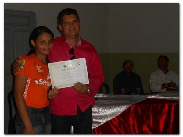 Solenidade de entrega de Certificados dos cursos de Auxiliar de Recursos Humanos, Vendedor, Manicure Pedicure e Salgadeiro  - Imagem 51