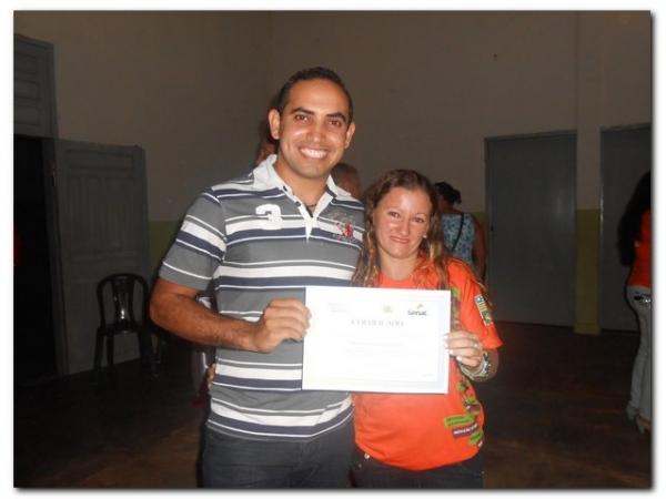 Solenidade de entrega de Certificados dos cursos de Auxiliar de Recursos Humanos, Vendedor, Manicure Pedicure e Salgadeiro  - Imagem 52