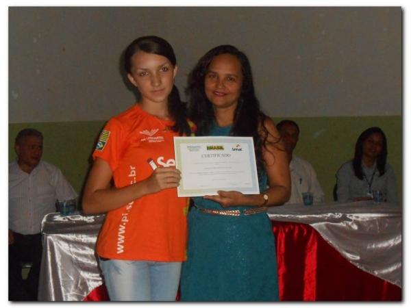 Solenidade de entrega de Certificados dos cursos de Auxiliar de Recursos Humanos, Vendedor, Manicure Pedicure e Salgadeiro  - Imagem 48