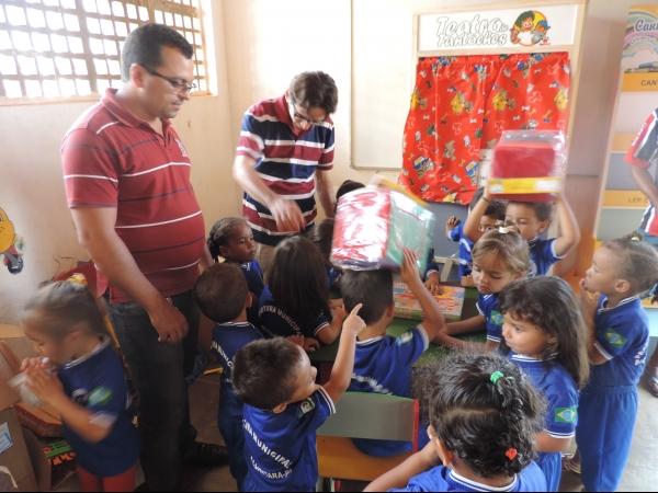 Entrega de fardamento na Creche Menino Jesus - Imagem 10